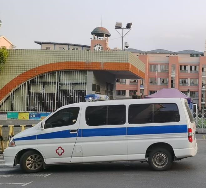 靖远救护车出租护送骨折病人一公里多少钱